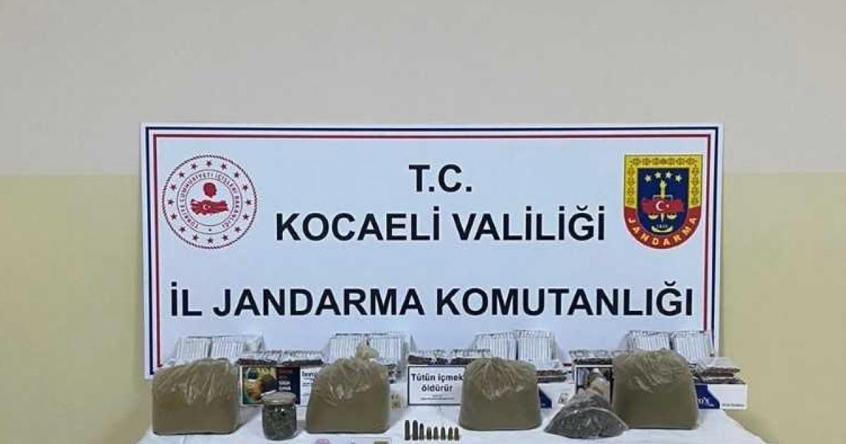 kocaelide uyusturucu operasyonu 4 kilo esrar ele gecirildi KhfYH2ae.jpg