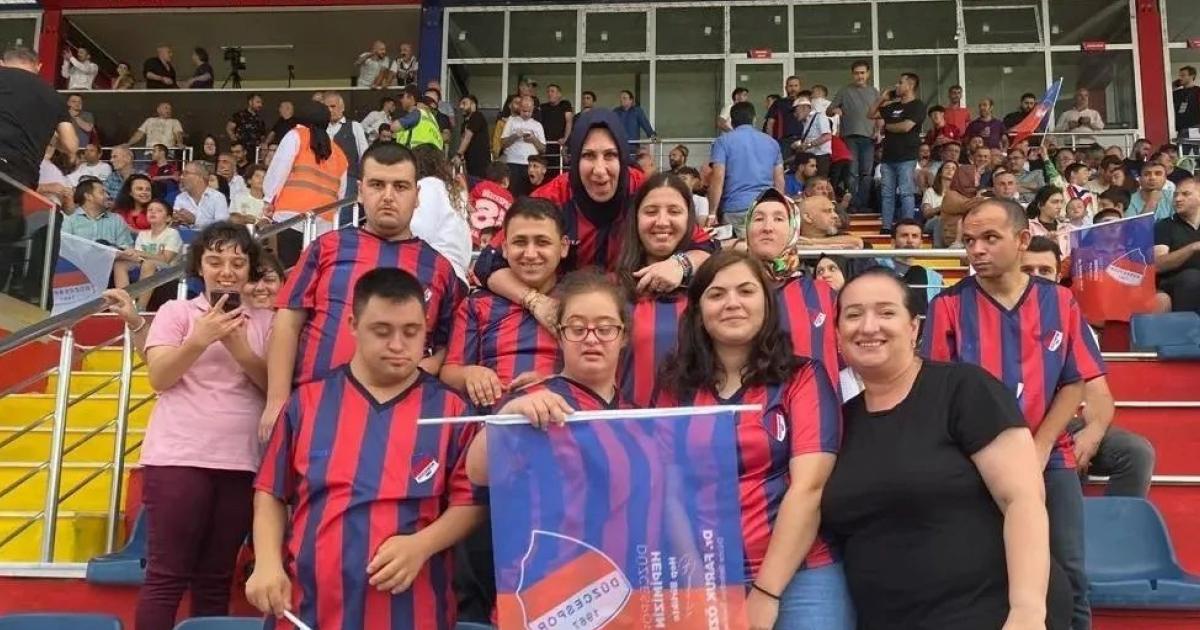 duzcenin ozel gencleri duzcespor galibiyetiyle costu QR6PFCSW.jpg