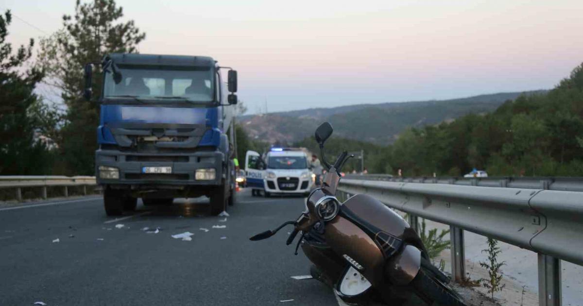 kastamonuda motosiklet ile beton mikseri carpisti bir kisi oldu DeeqM23I.jpg