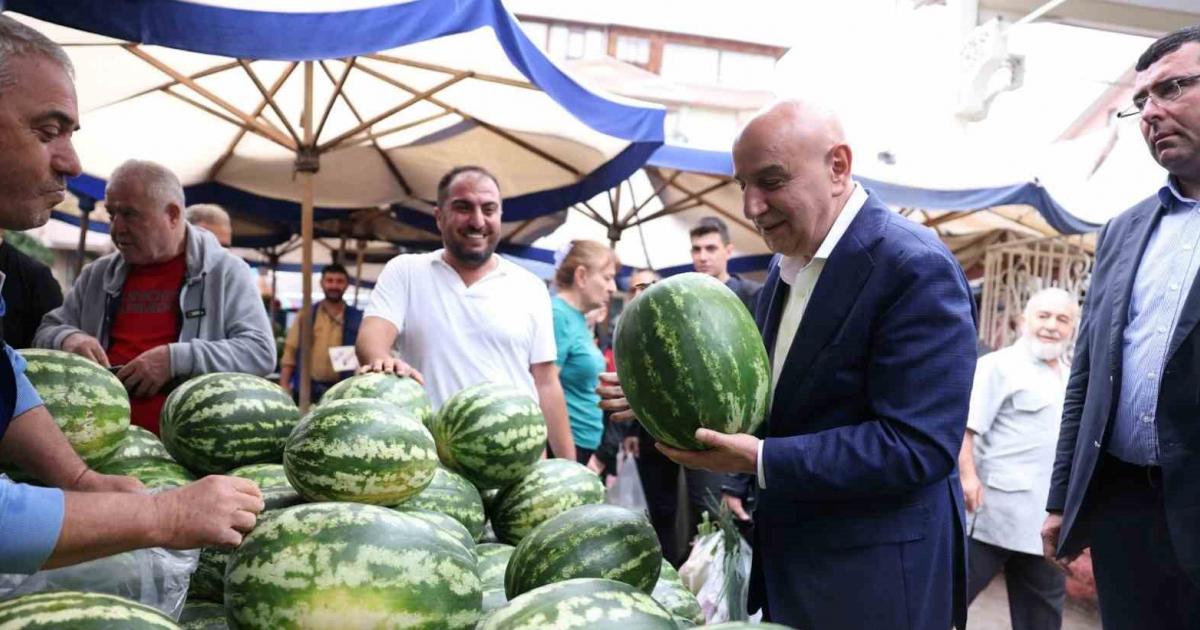 turgut baskan ankara alisverisi kecioren pazarlarindan yapiyor jBB8VtPY.jpg