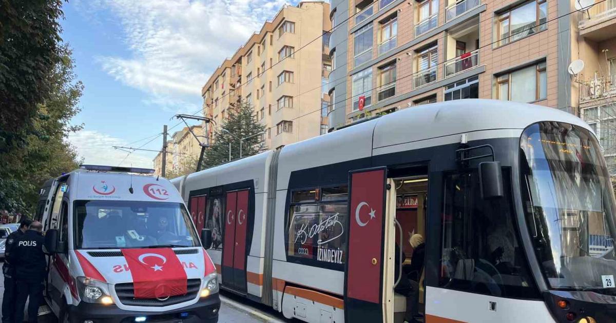 eskisehirde 16 yasindaki genc kiza tramvay carpti CKlzqLAl.jpg