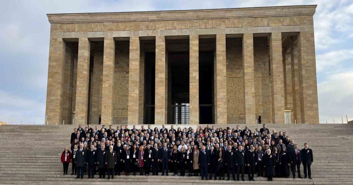 bakan tekin ve egitim kahramanlari anitkabirde bulustu LuJwGela.jpg