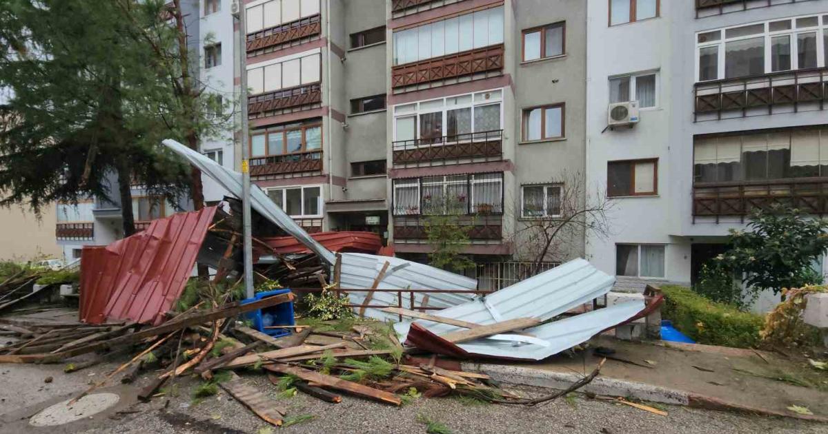 karabukte firtina catilari ucurup direkleri devirdi vNzf9Zb9.jpg