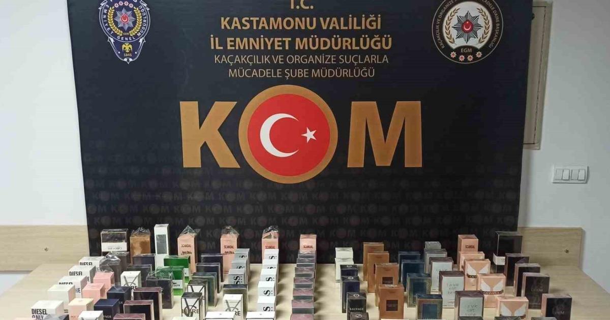 kastamonuda kacak parfum operasyonunda onlarca urun ele gecirildi KYMia5B3.jpg