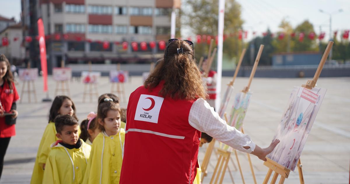 kocaelide kizilay haftasi kutlandi tFIivfsn.jpg