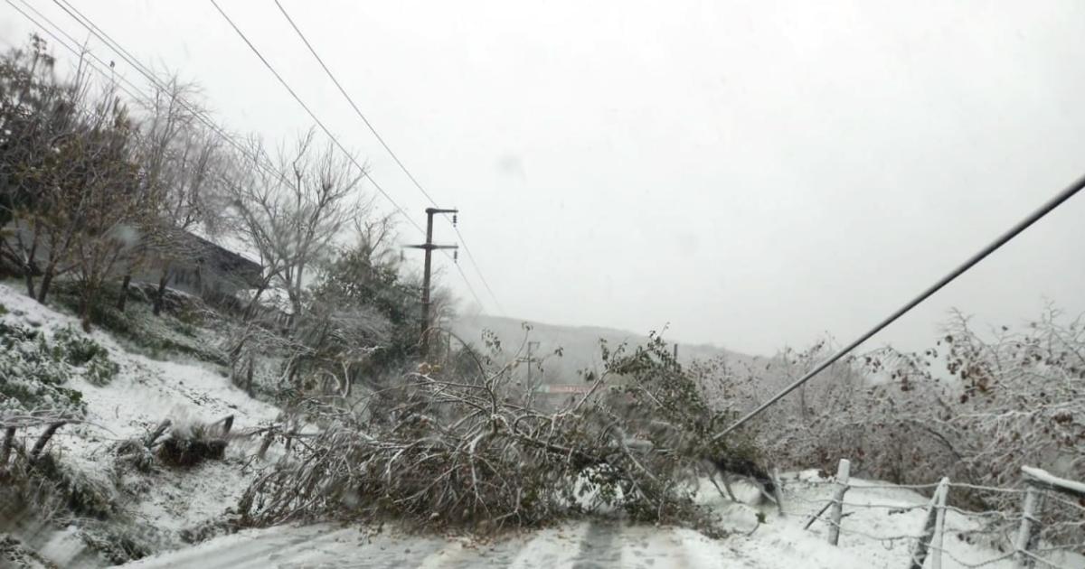 sakaryada mahsur kalan araclar kapanan yol boyle acildi dAiVErrr.jpg