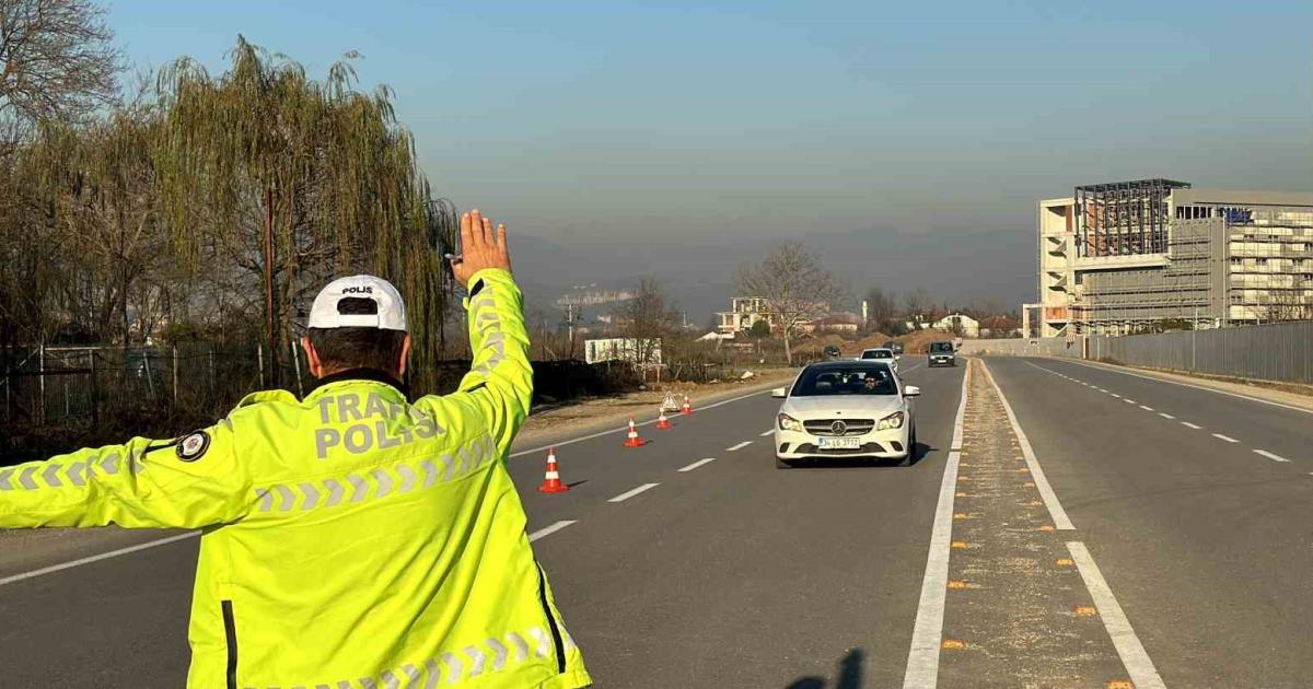 duzcede onlarca surucuye binlerce lira ceza kesildi jeTFpZQk.jpg