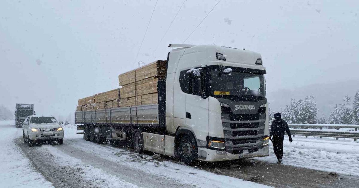 kastamonuda yuzlerce koy yolu ulasima kapandi VQNtSWQz.jpg