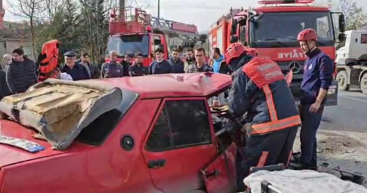 sakaryada iki arac kafa kafaya carpisti 1 olu yuvqvsYK.jpg