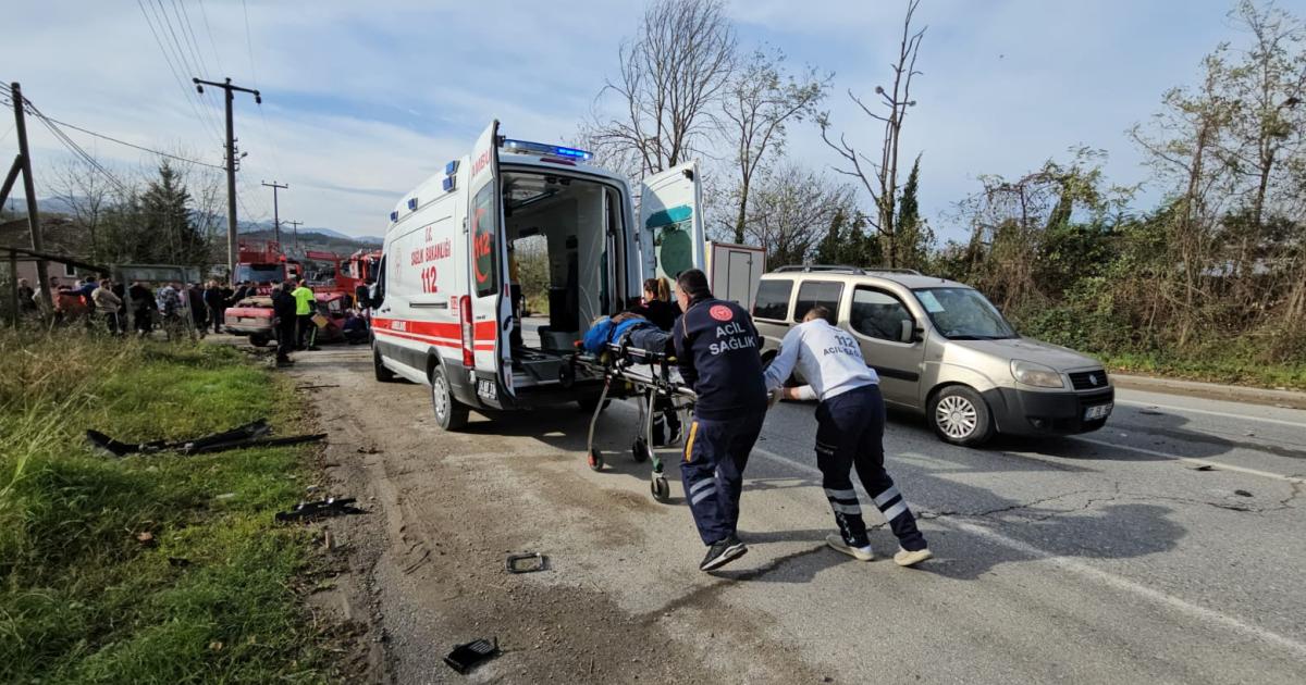 sakaryada iki otomobilin carpisti 1 kisi oldu 1xGriAy1.jpg