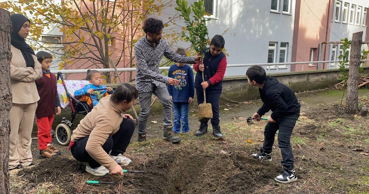 zonguldakta ozel ogrenciler fidanlarini toprakla bulusturdu Xd9lVyYX.jpg