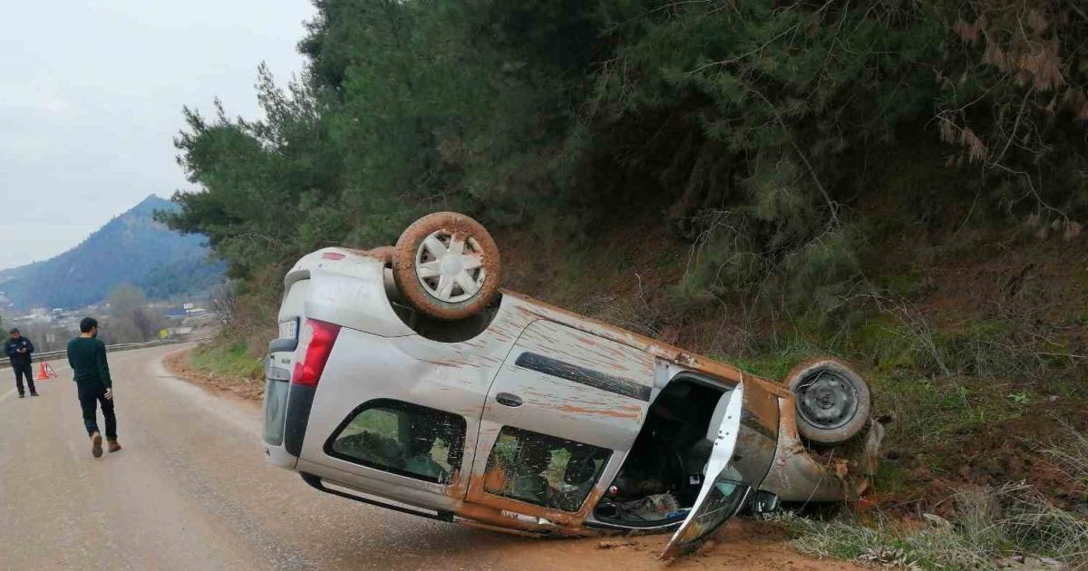 bilecik osmanelinde trafik kazasi arac takla atti lsnVEgms.jpg