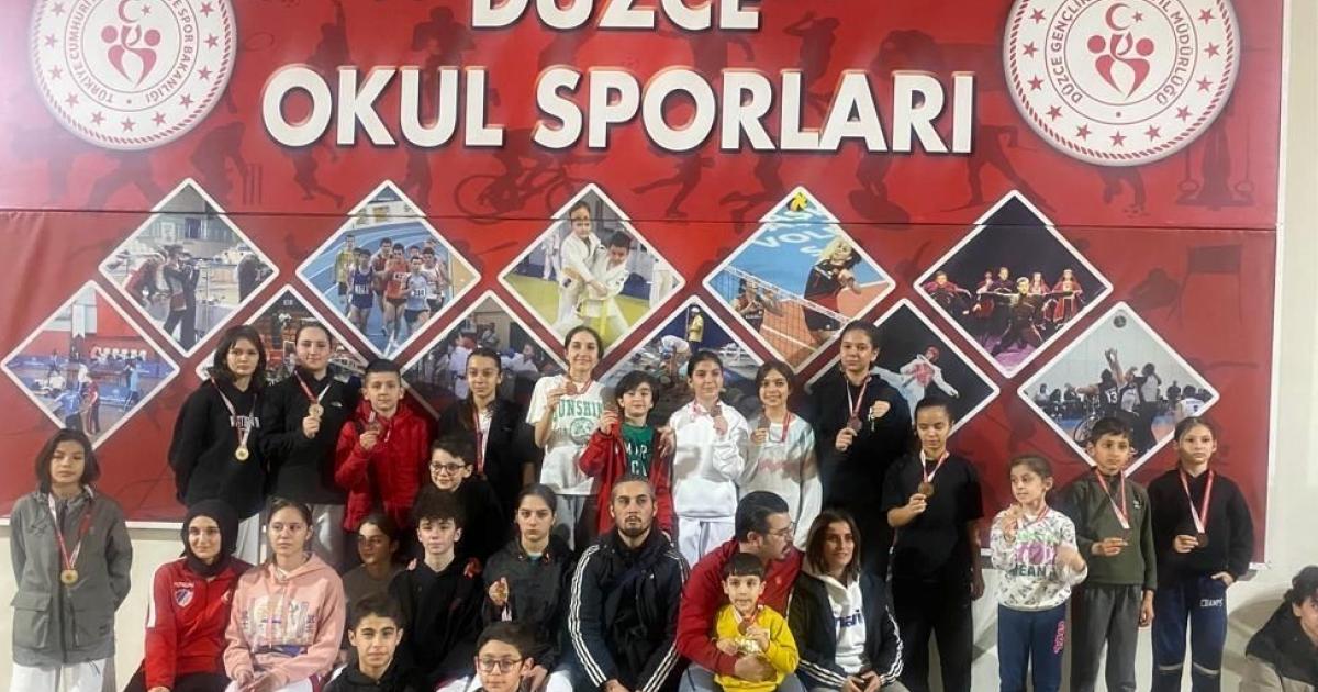 duzcede onlarca sporcu tatamiye cikti sg2YL7qM.jpg