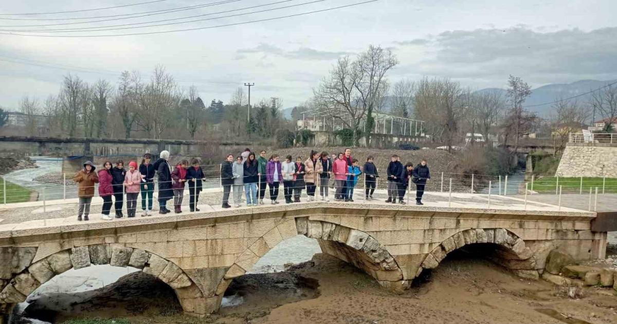 duzcede tarih kokan gun ogrencileri konuralpte tarihi yerleri kesfetti vubVyv32.jpg