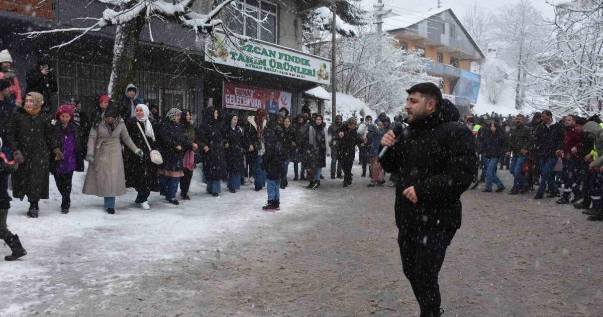 sakarya hendektep festivalde 1 ton hamsi pisti uteSuHJ8.jpg