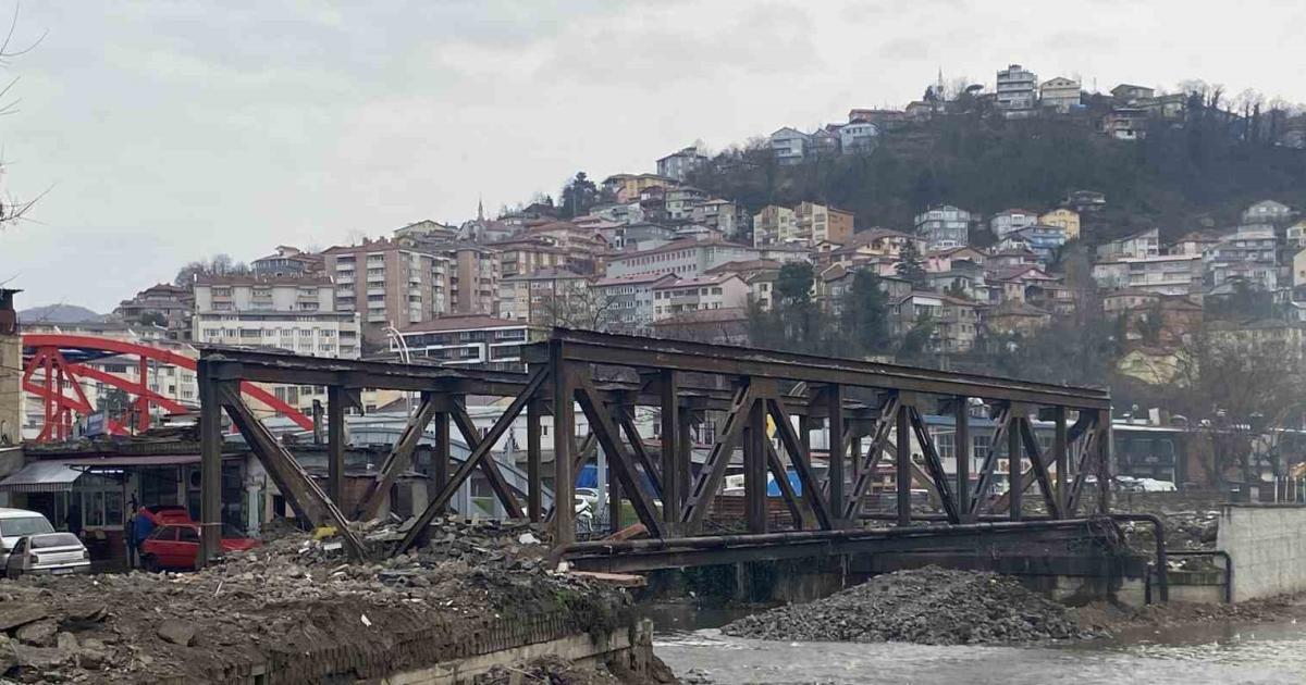 zonguldaktaki meshur koprunun son parcasi kaldi c1MX3eJI.jpg