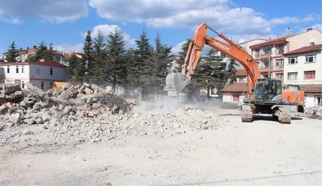 Bolu'da 63 Yıllık Tarihi Okul Yıkıldı