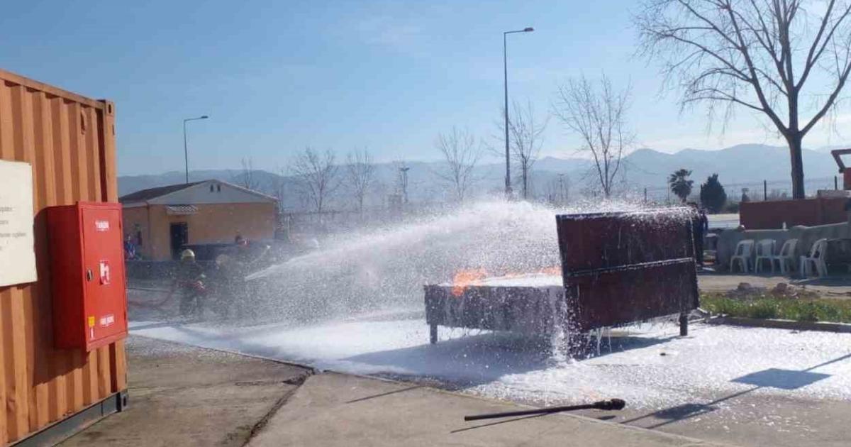 kocaelide tersane personeline hayat kurtaracak egitim verildi 71kXUQms.jpg