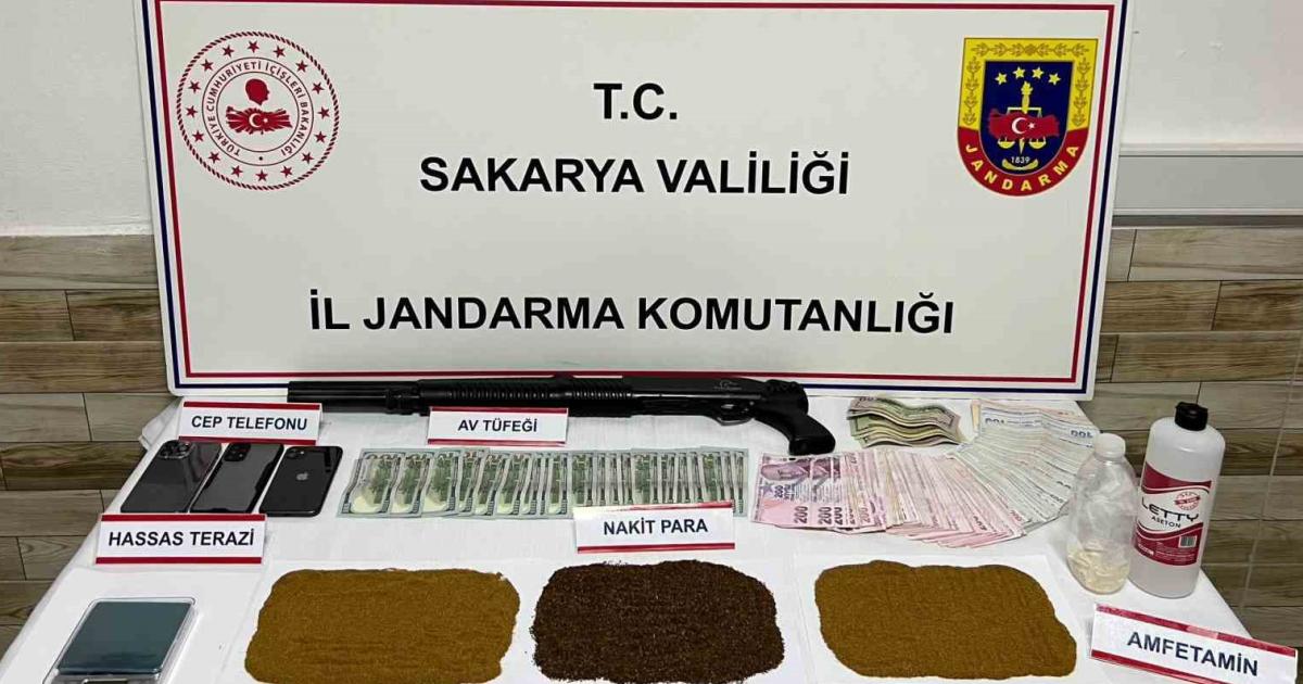 sakarya jandarmasindan uyusturucu operasyonu 3 gozalti 9SRszABE.jpg