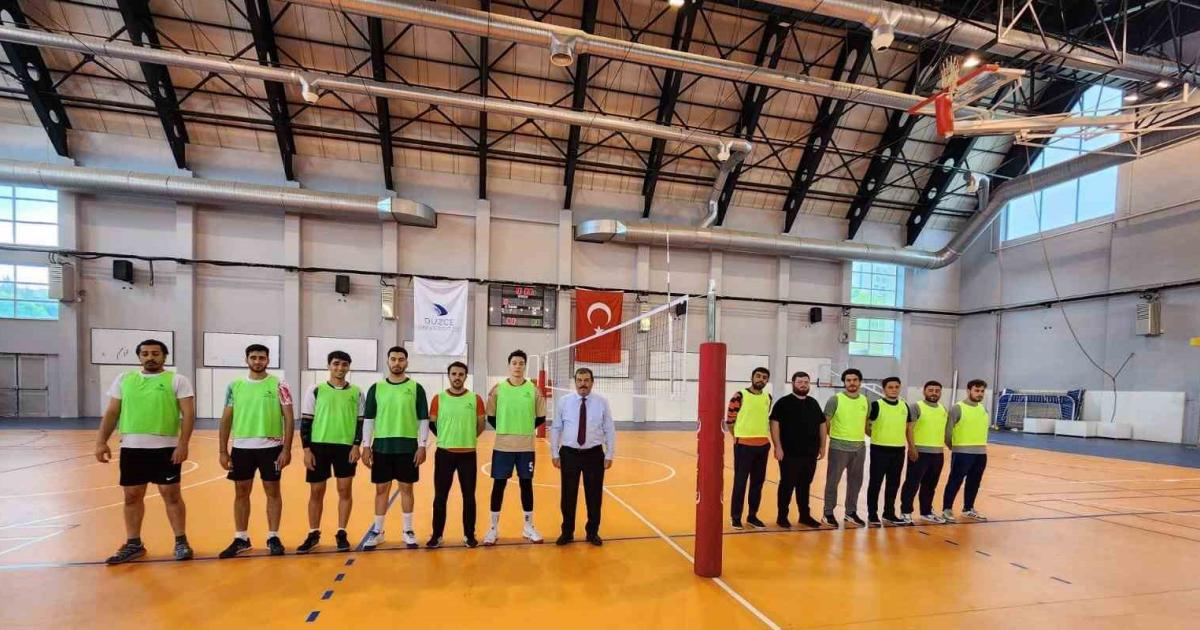 duzcede voleybol heyecani basladi GXJ7qTjv.jpg