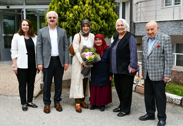 Bolu Valisi ve Eşi Anneler Günü Ziyaretinde 1