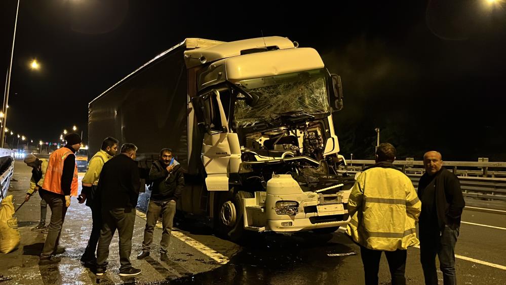 Bolu'da Kağıt Gibi Ezilen Tırdan Kurtuldu 1