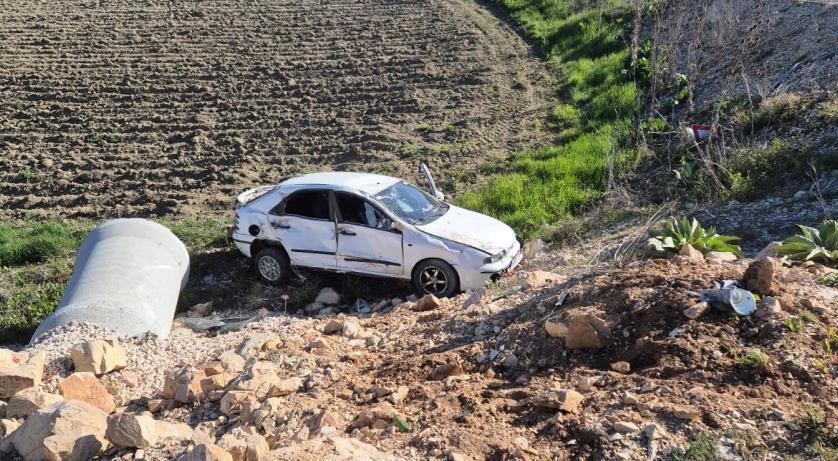 Bolu'da Kamyonla Çarpışan Otomobil Şarampole Yuvarlandı 1