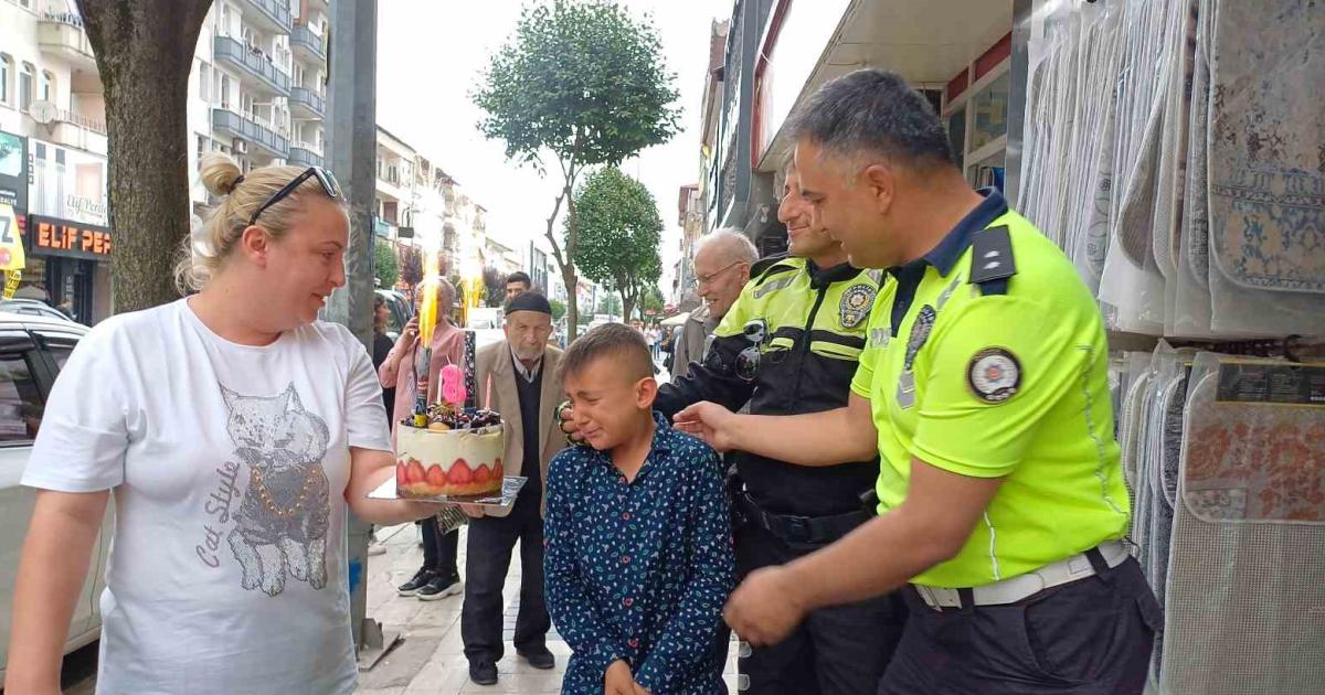 duzcede en ozel dogum gunu goz yaslarina hakim olamadi lNUZPKqV.jpg