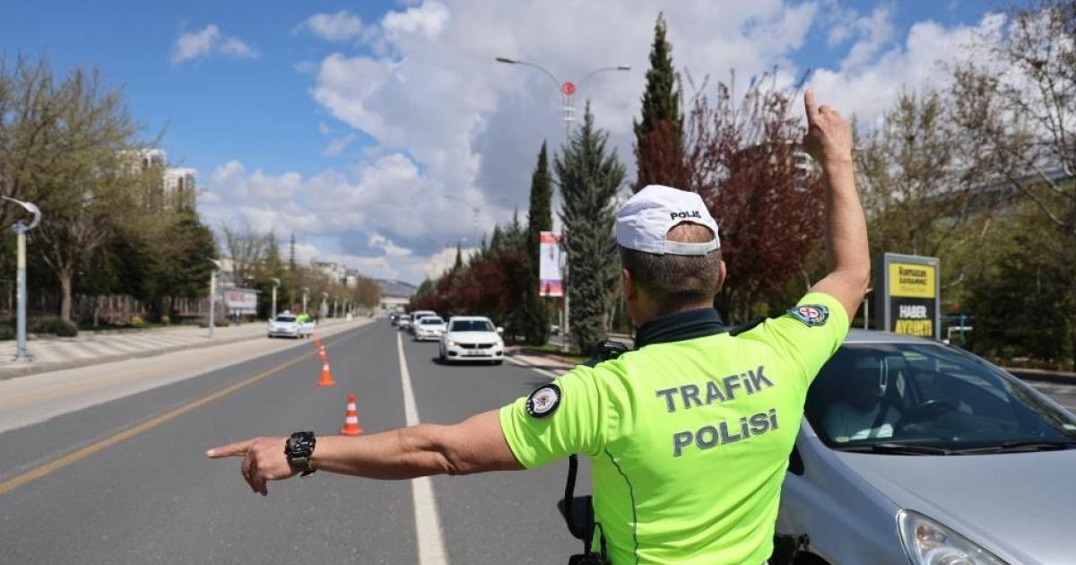 duzcede yuzden fazla arac trafikten men edildi jGN4CagQ.jpg