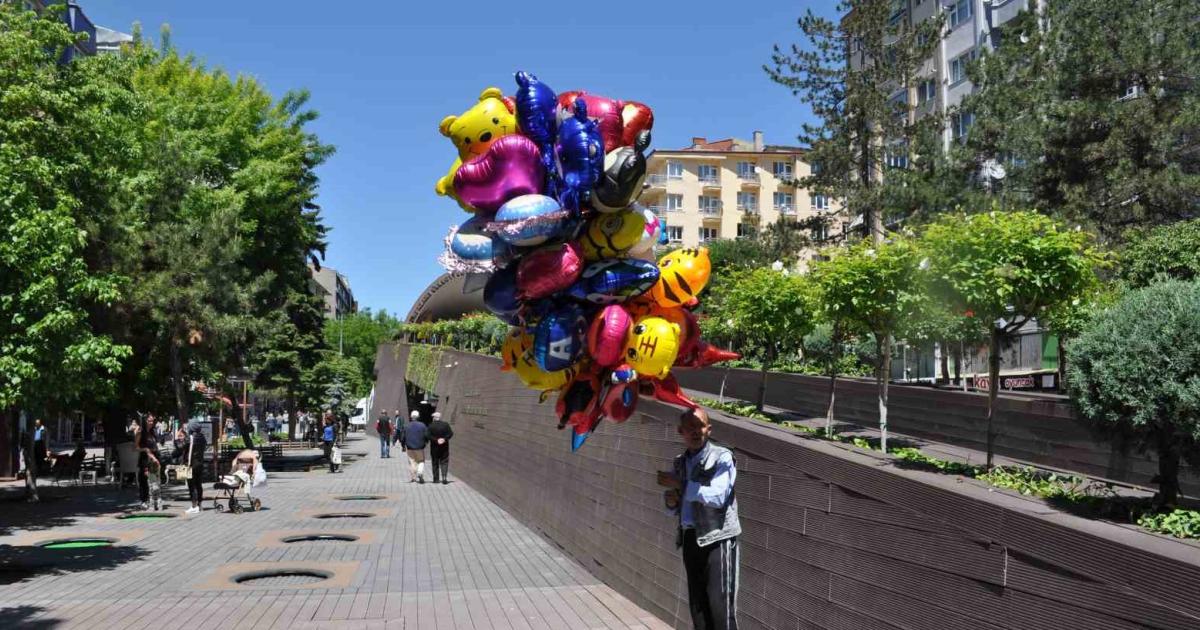 eskisehirde seyyar baloncu binlerce lira zarara ugradi jBOJpir9.jpg