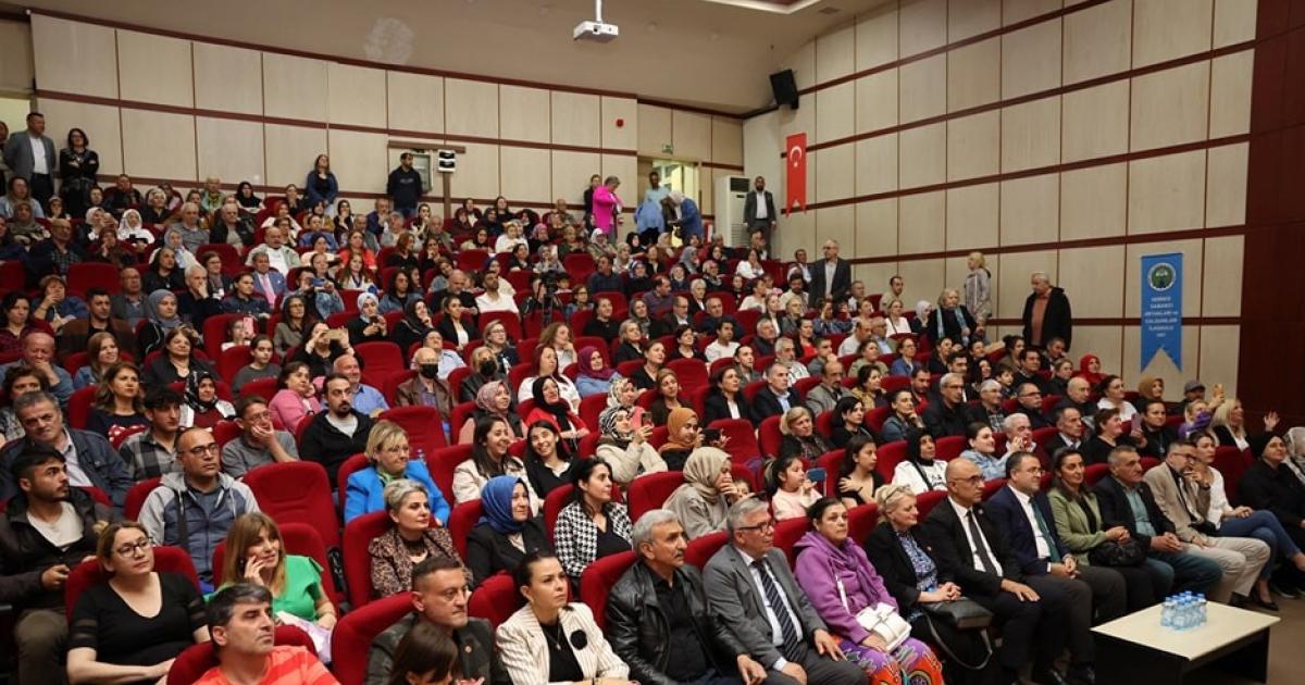 kocaeli derincede kulaklarin pasini silen konser x5p4qSnf.jpg