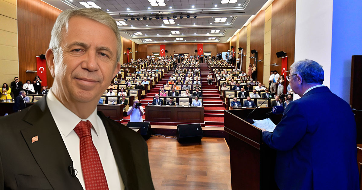 Arka planda Ankara'da yapılan toplantı, önde Ankara Büyükşehir Belediye Başkanı Mansur Yavaş