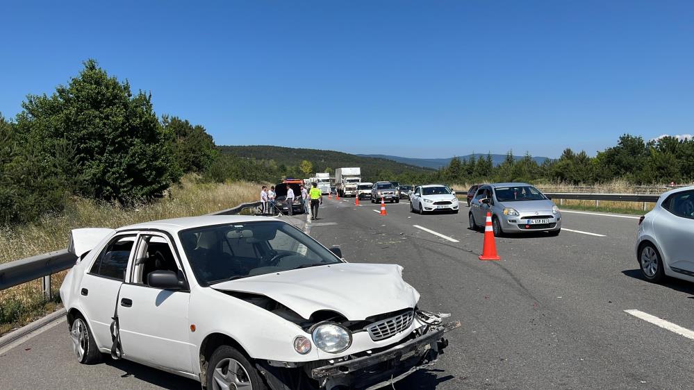 Boluda Alkollu Surucu Ortaligi Birbirine Katti 3 Yarali 1