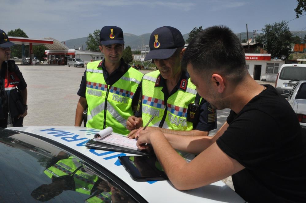 Bolu'da Sivil Jandarma Şoföre Cezayı Kesti