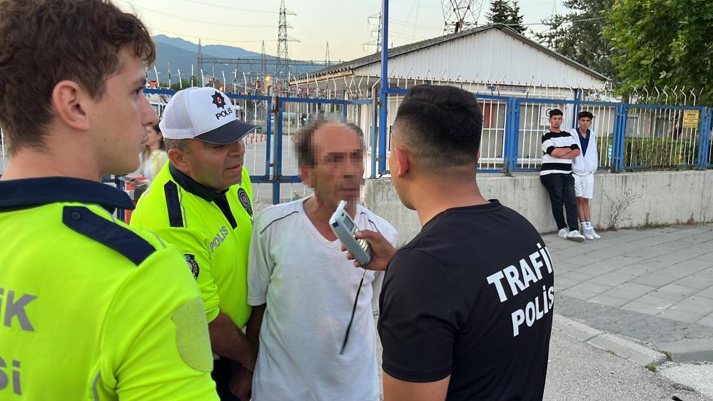 Boluda Yol Kenarinda Uygunsuz Halde Yakalaninca Cezayi Yedi 2