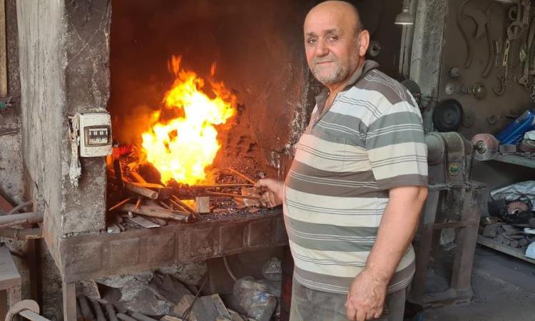 Bolu'dan Zonguldak'a Gidince Görülüyor Yaptığı Bıçaklar Çiviyi Kesiyor 2