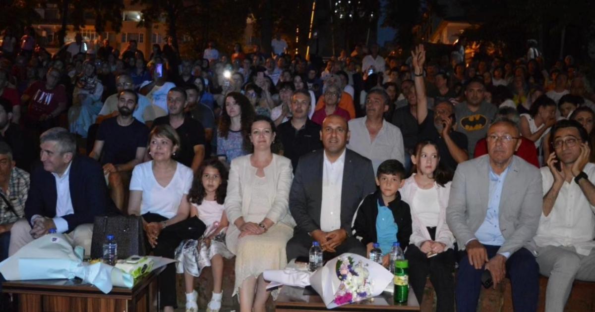 duzce akcakocada muhtesem konser DEj7SPic.jpg