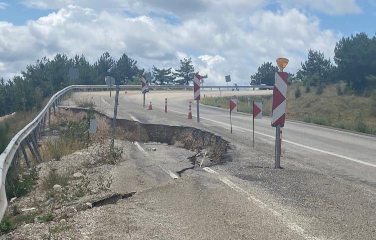 Bolu'da Geçen Yıl Çöken Yol Yapılmayı Bekliyor 1