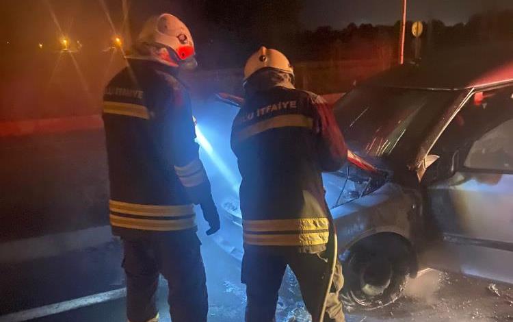 Bolu'da Motor Kısmından Alev Alan Araç Adeta Küle Döndü!