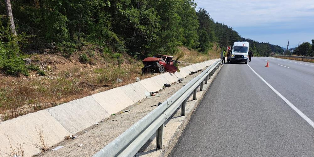 Bolu'da Yol Kenarına Savrulan Otomobil Aileye Mezar Oldu