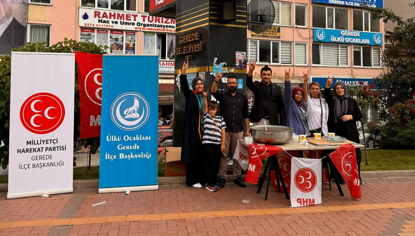 MHP ve Ülkü Ocakları'ndan Aşure İkramı 1