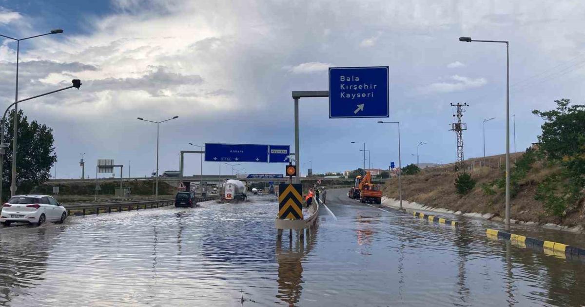 ankarayi saganak vurdu o yol ulasima kapandi x4qy2tvQ.jpg