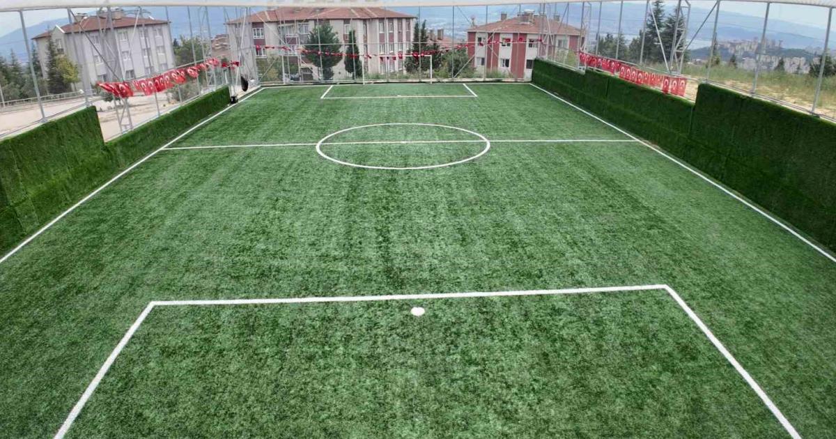 izmite yeni futbol sahasi yapiliyor g6ABGdhH.jpg