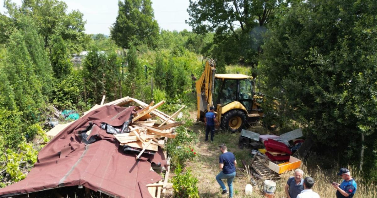 kocaeli kartepede bungalovlar yikildi q39JknHT.jpg