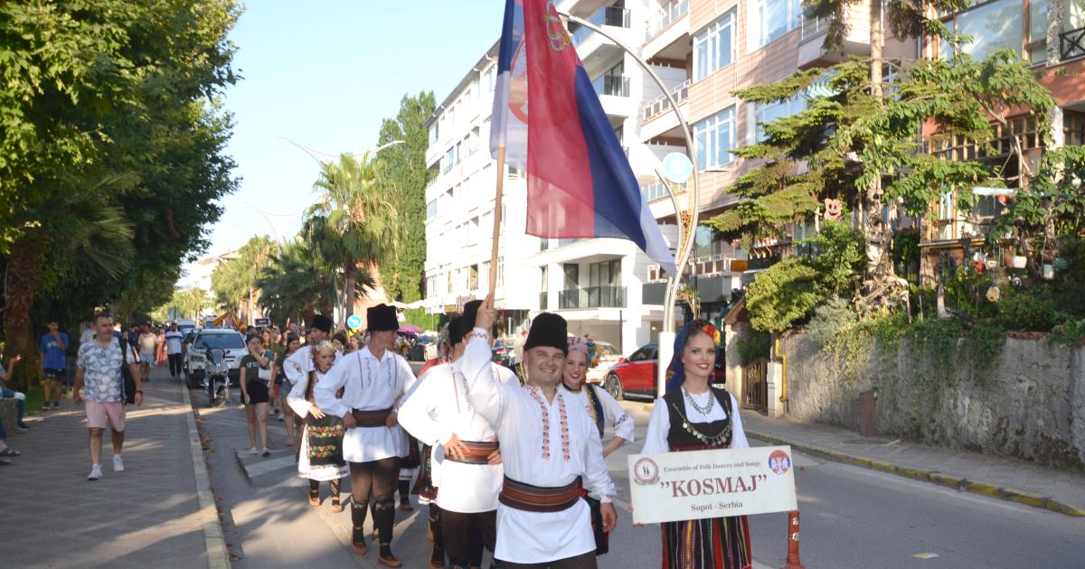 kocaelinde balkan ruzgari yuzlerce dansci sahili renklendirdi rlwTSt9b.jpg