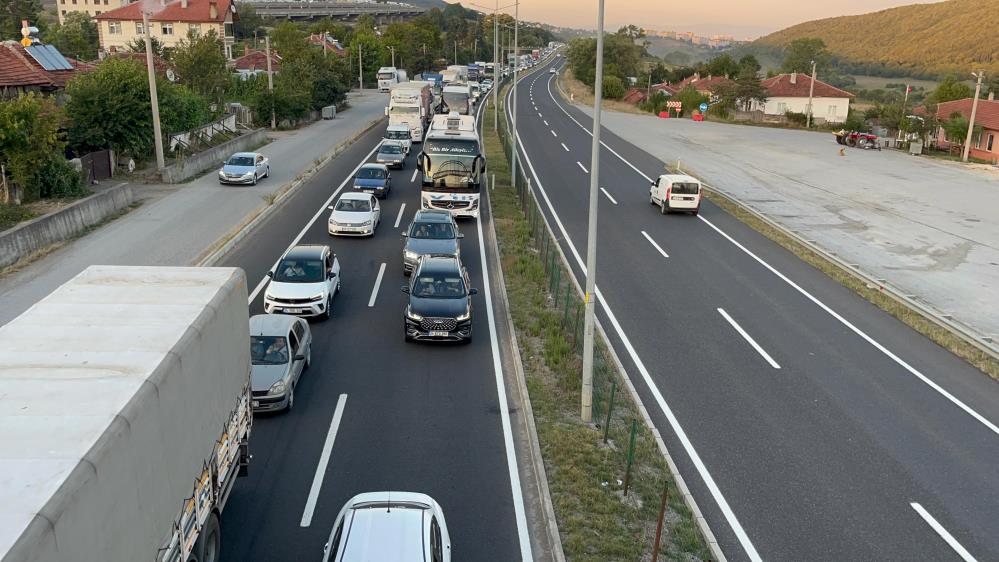 Bolu'da Araç Kuyruğu Oluştu