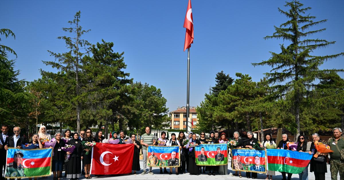 azerbaycan turku sehit aileleri turkiyede 30 agustos zafer bayramini kutladi jklFrPRU.jpg