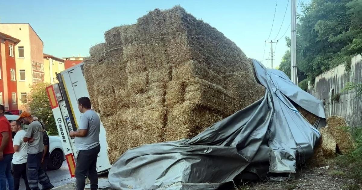 bartinda tehlikeli anlar tir devrildi ulasim durma noktasina geldi OXUzI1Ru.jpg