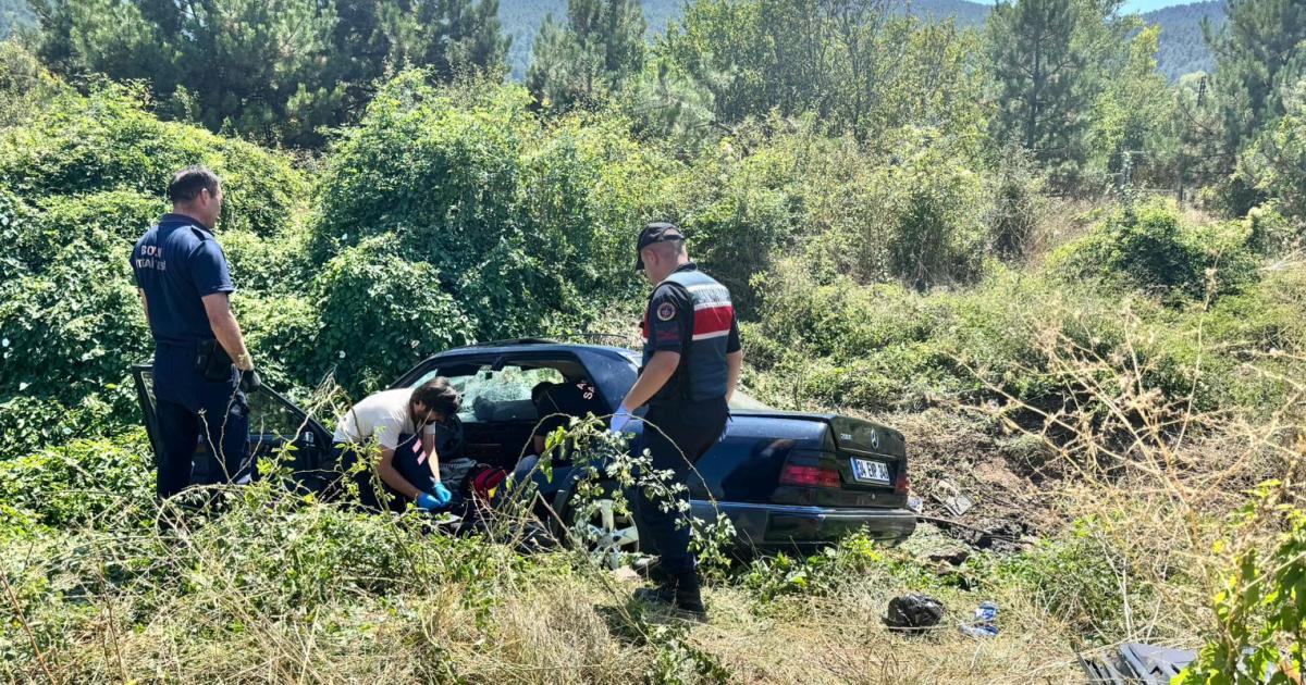 boluda olumlu trafik kazasi otomobil sarampole uctu T618LjMM.jpg