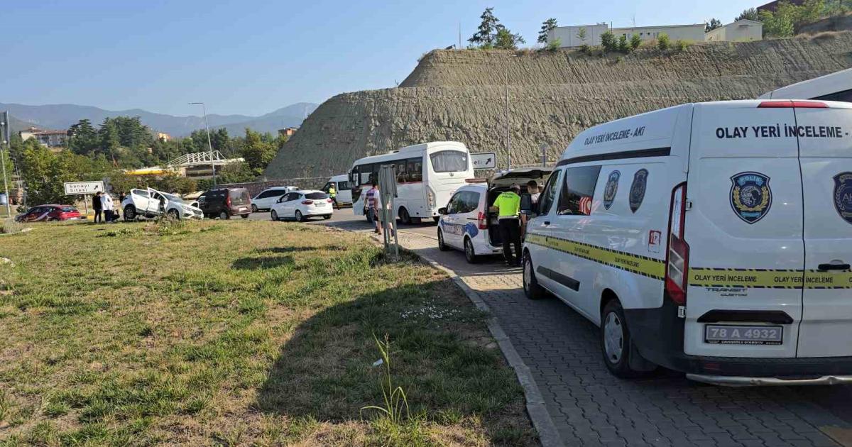 karabukte polisten kacarken kaza yaptilar arac calinti cikti DsZedfWI.jpg